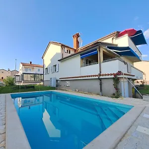 antonio-casa-apartments-with-swimming-pool.in-istria.net/